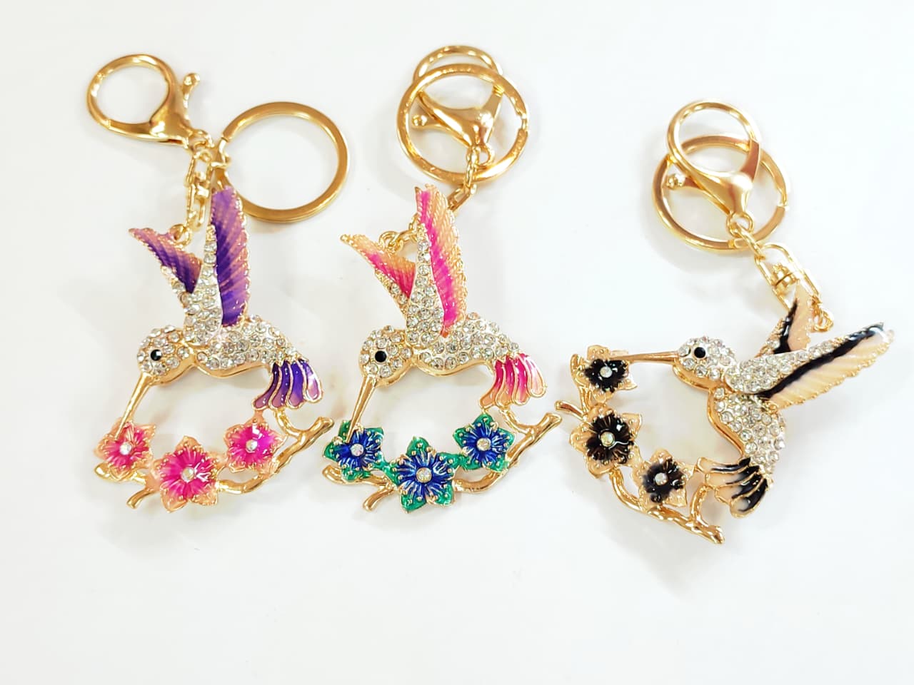 LLAVERO DE COLIBRI CON FLORES