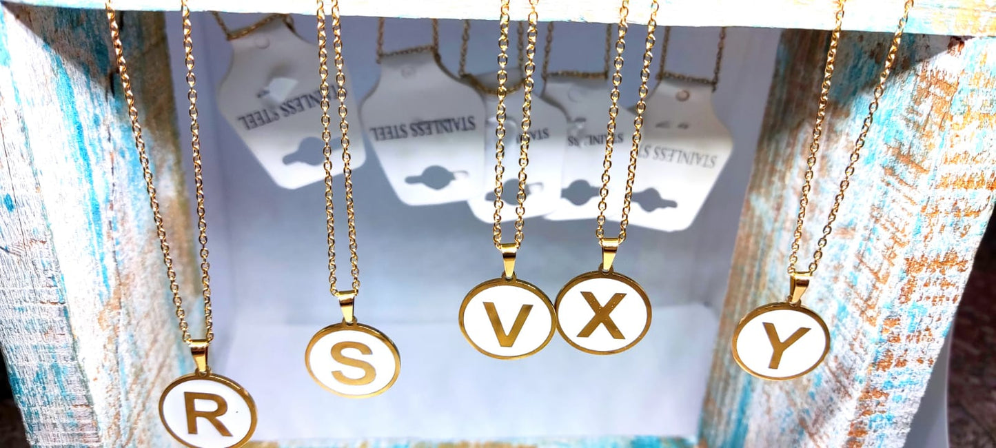 Collar DE INICIAL EN CIRCULO BLANCA DE ACERO