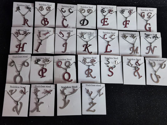 Collar DE INICIAL PLATEADA EN PAQUETE DE 26 PIEZAS